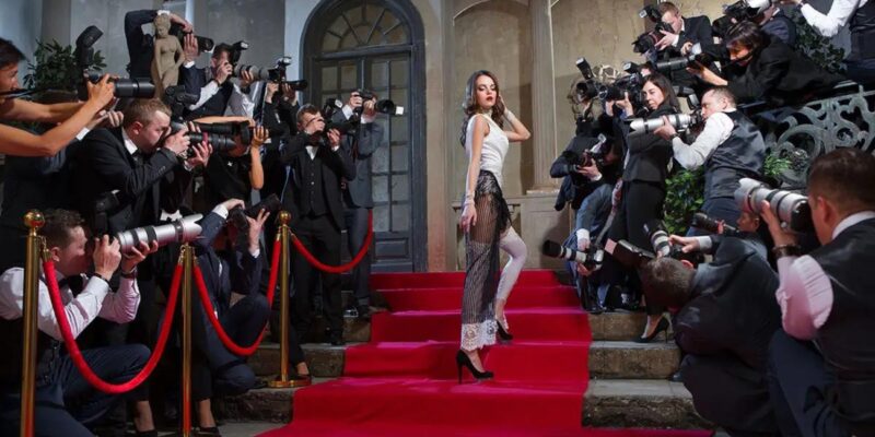 What is the meaning of red carpet in an occasion?